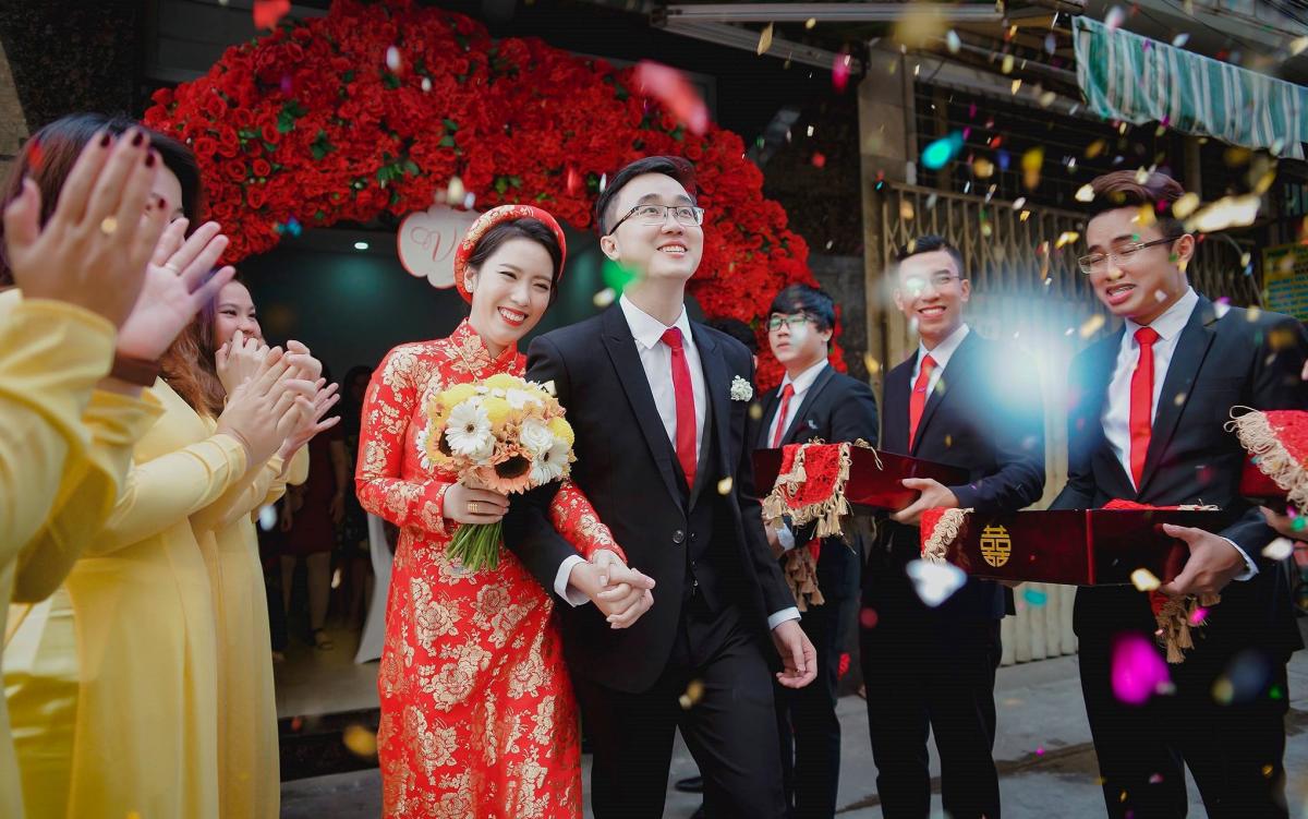 Chụp ảnh phóng sự cưới tại Gia Lai: Gia Lai là một trong những địa điểm đẹp nhất để chụp ảnh cưới phóng sự. Với những khung cảnh đồng quê, hồ nước và hoa, chúng tôi sẽ giúp bạn tận dụng được tất cả những điều đó trong bộ ảnh cưới của mình.