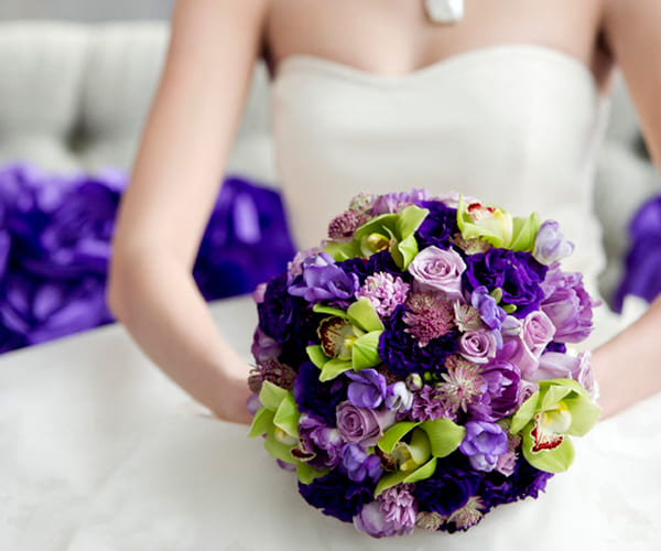 Hoa cưới cầm tay đẹp màu tím