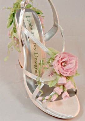 Giày cưới đính hoa đẹp nổi bật