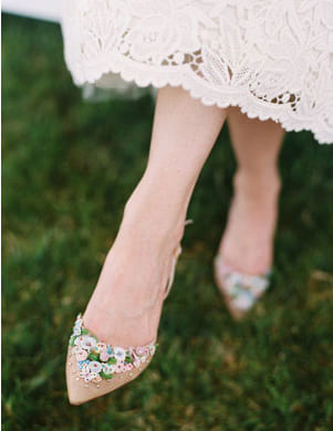 Giày cưới đính hoa đẹp nổi bật