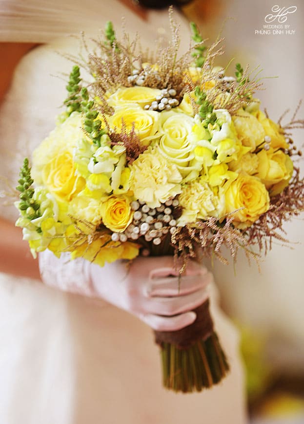 Hoa cưới cầm tay cho cô dâu xinh lung linh