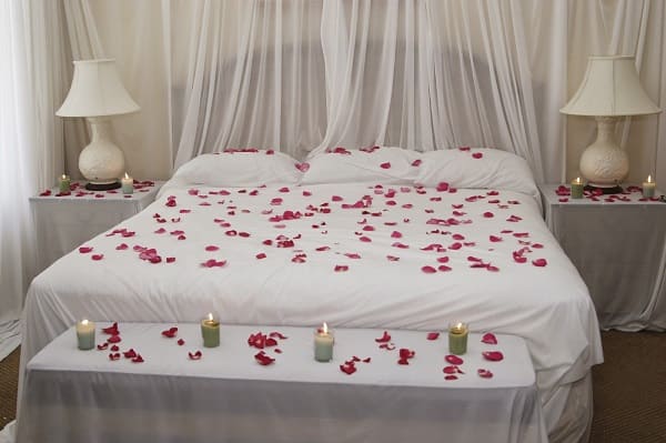 trang trí phòng cưới bằng hoa hồng 3