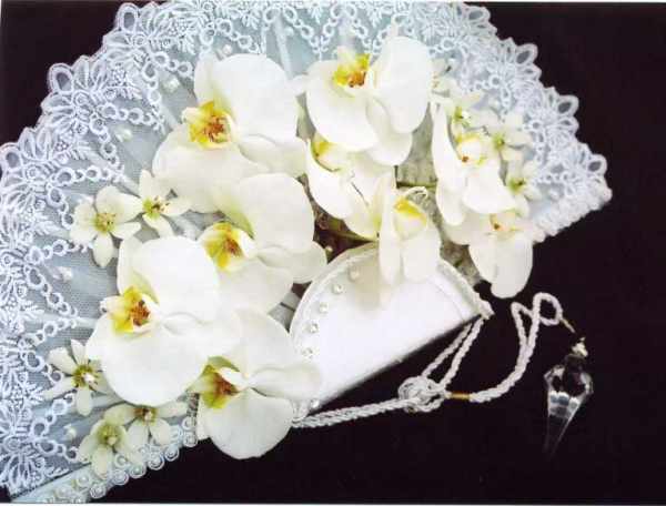 hoa cưới cầm tay dạng quạt 1