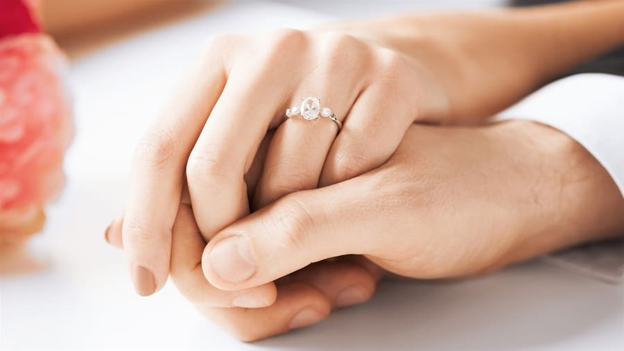 Đeo nhẫn cưới tay nào đúng để hạnh phúc trọn vẹn
