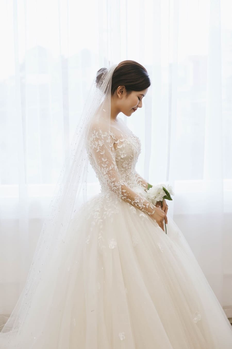 5 mẫu váy cưới đơn giản nhưng đầy ấn tượng dành cho cô dâu Mate.vn