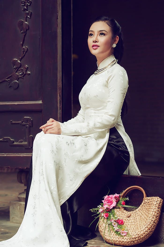 Áo dài cưới gấm trắng - nét đẹp truyền thống và sang trọng cho cô dâu Mate.vn
