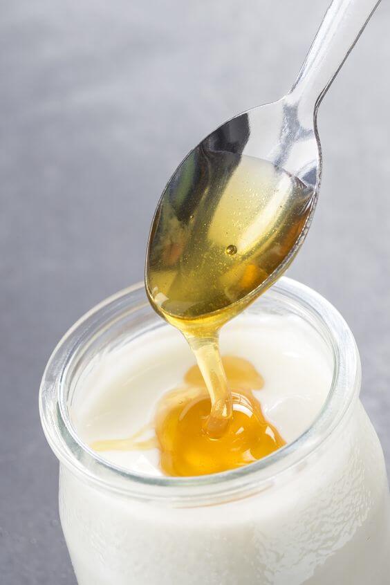 Cách làm da mặt căng bóng và dưỡng ẩm từ mặt nạ mật ong sữa chua Mate