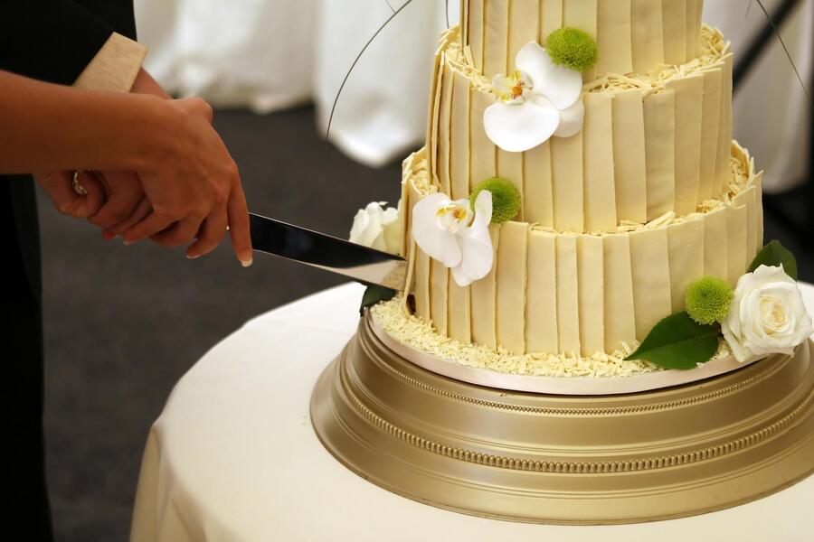 Làm thế nào để chọn được một chiếc bánh cưới đẹp mà chất lượng?