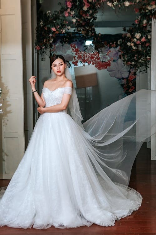 Váy cưới đơn giản sang trọng trễ vai Mate.vn
