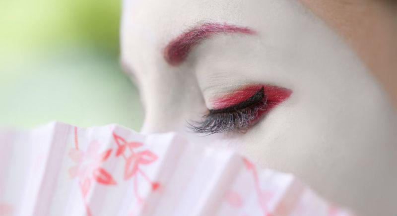 Học lỏm bí thuật tút tát nhan sắc làm đàn ông mê mệt không rời từ các Geisha Nhật Bản