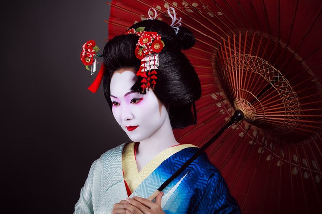 Học lỏm bí thuật tút tát nhan sắc làm đàn ông mê mệt không rời từ các Geisha Nhật Bản